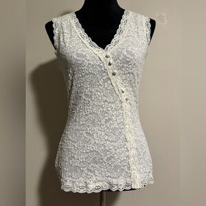 EUC Intuitions White Floral Lace V Neck Sleeveless Blouse size medium